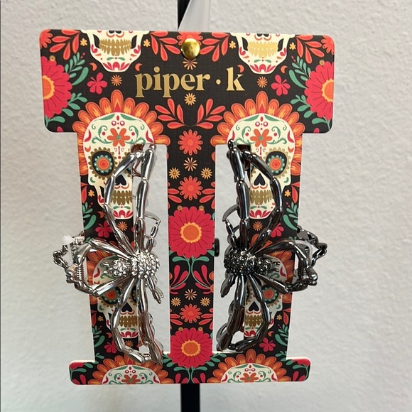 Piper K | Silver & Black Metal w/Gems Spider Hair Clips 🕷️🕸️ - Picture 1 of 5